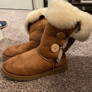 Button Ugg boots size 8